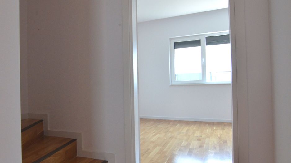Inchiriem casa insiruita 5 camere partial mobilata - Poză 23