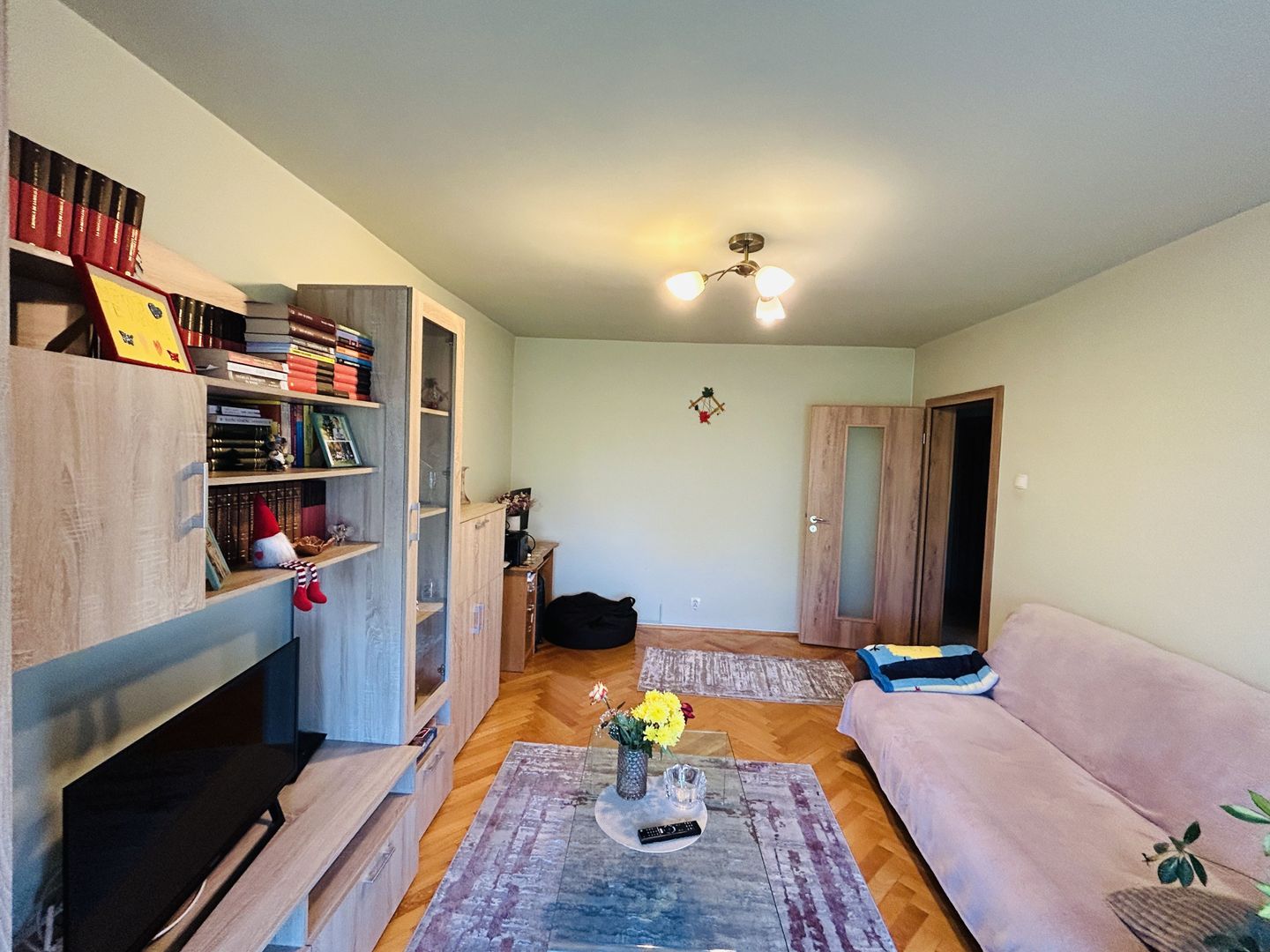 Apartament decomandat, cu 3 camere, 2 bai, 2 balcoane - Zona Strand - Poză 10