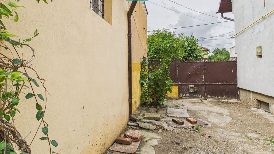 Apartament la casă cu 4 camere în Pârneava - Poză 12