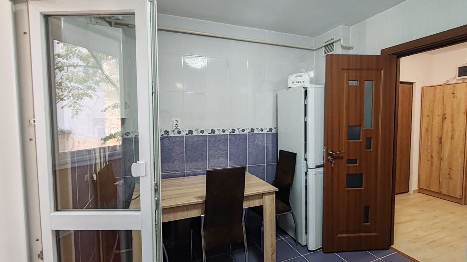 Apartament 3 camere decomandat etajul 1 65mp 500euro Nicolina 2 - Poză 6