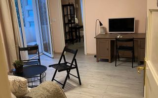 Apartament superb 2 camere, de închiriat, Piața Romană, balcon, vedere spre parc - Poză 3
