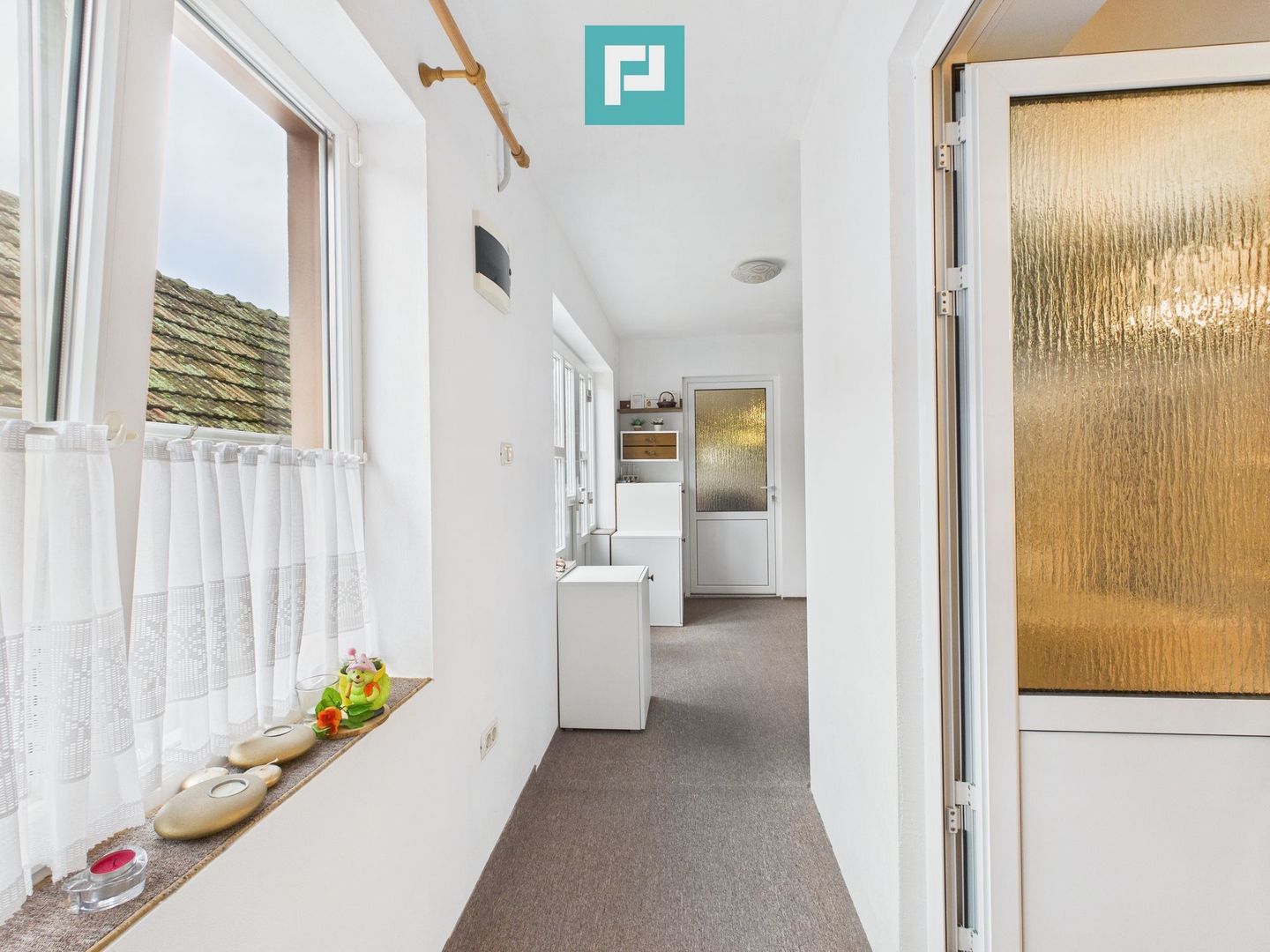 Casă cu 4 camere în Curtici pentru investiții - Poză 11