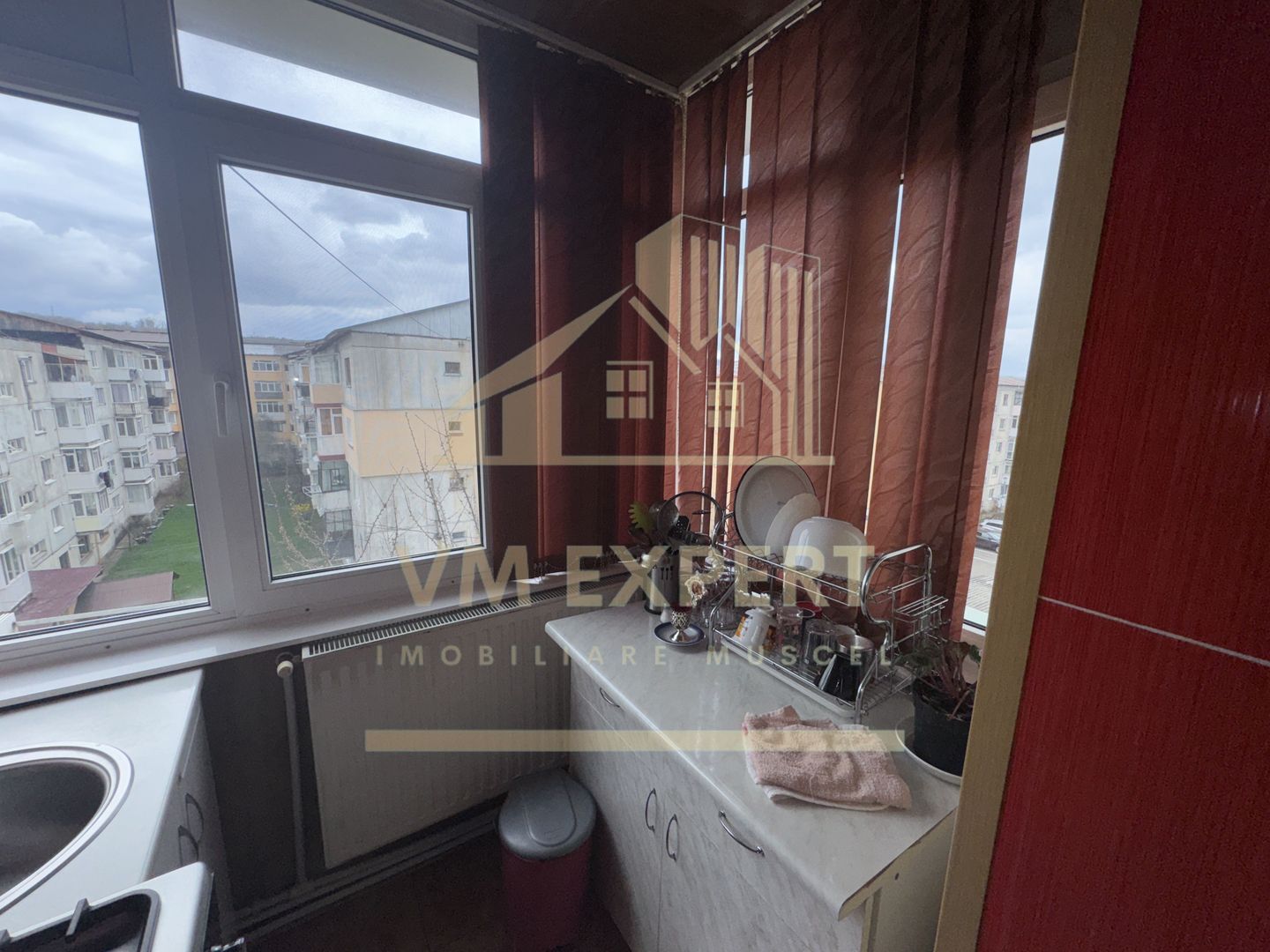 APARTAMENT 3 CAMERE ETAJ 4 VISOI - Poză 9