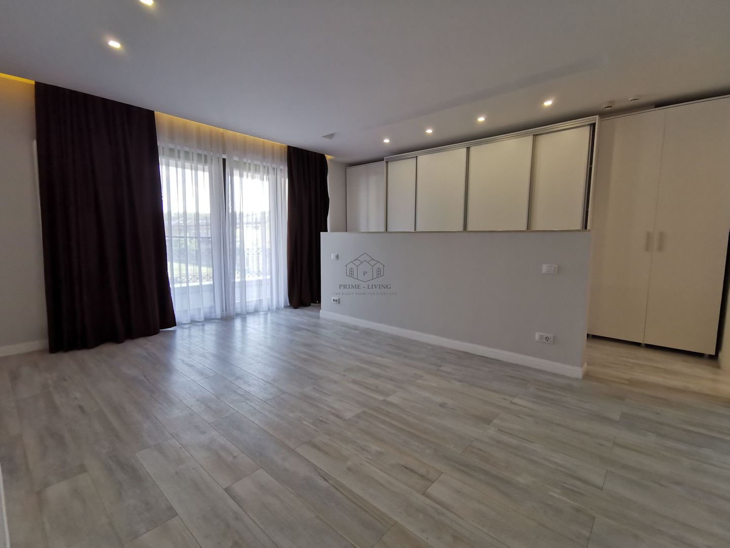 VILA SPATIOASA CU 4 CAMERE LA INCHIRIERE IN COMPLEX REZIDENTIAL OXFORD - Poză 3