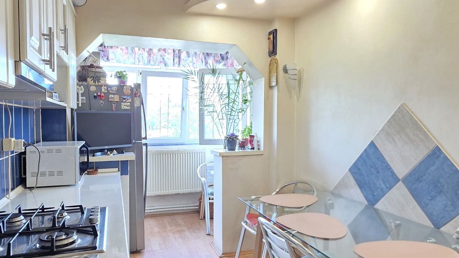 Apartament cu 3 camere, mobilat și utilat, etaj 3, VASLUI zona CARTIER; - Poză 4