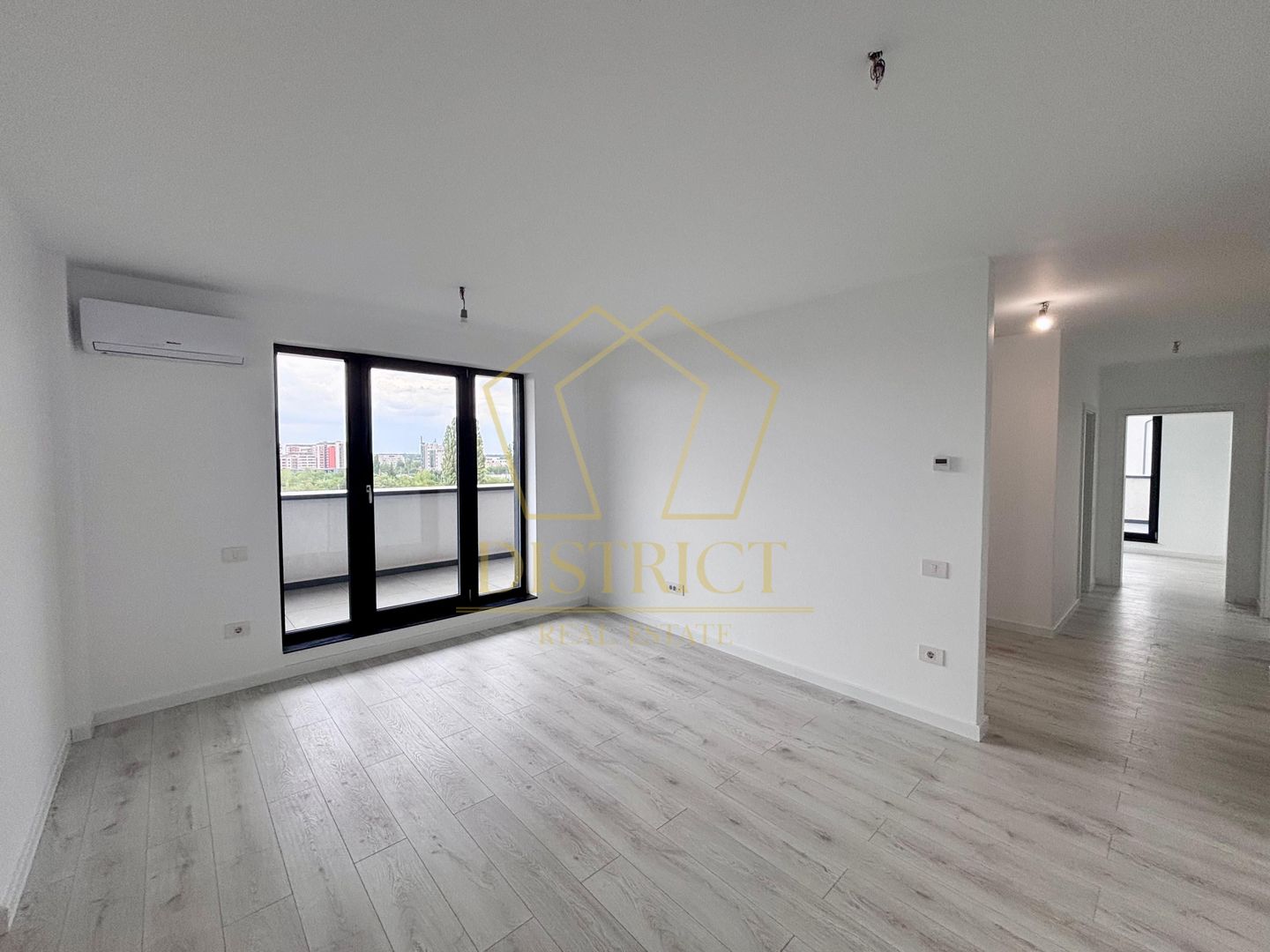 Apartament cu 3 camere si terasa de 61 mp | Torontalului - Poză 2