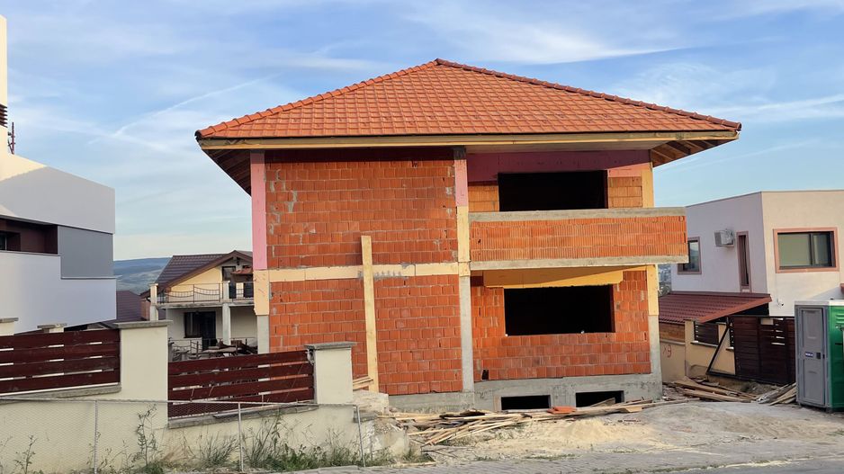 Casa cu 4 Apartamente - Poză 2