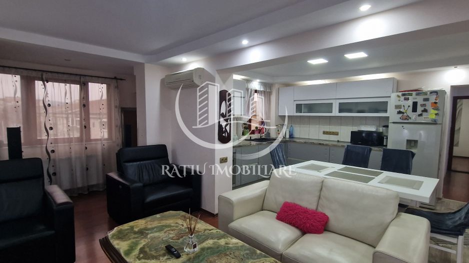 Apartament cu 3 camere | Ascensor | Rogerius | Oradea - Poză 1