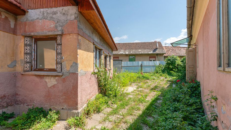 Casa in Purcareni, strada Principala - Poză 4