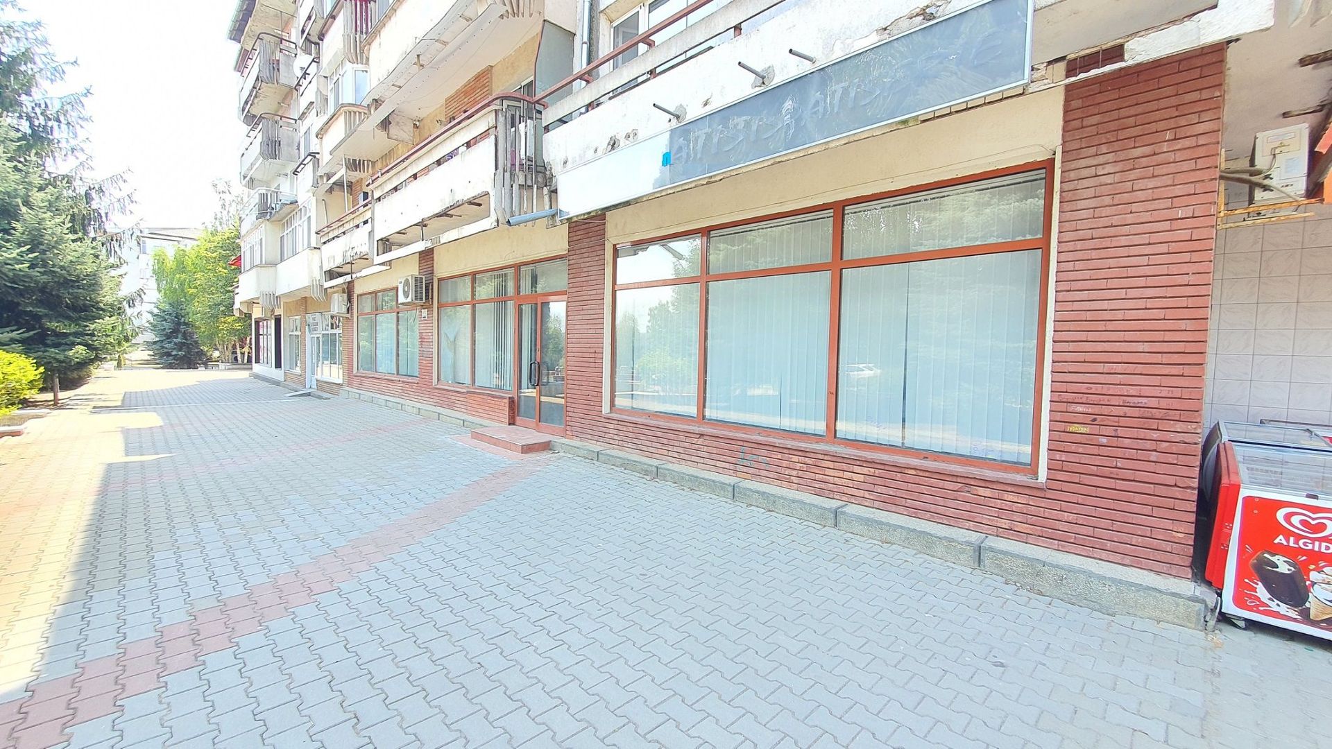 DE ÎNCHIRIAT - Spațiu comercial 145 mp, zona CARTIER; - Poză 1