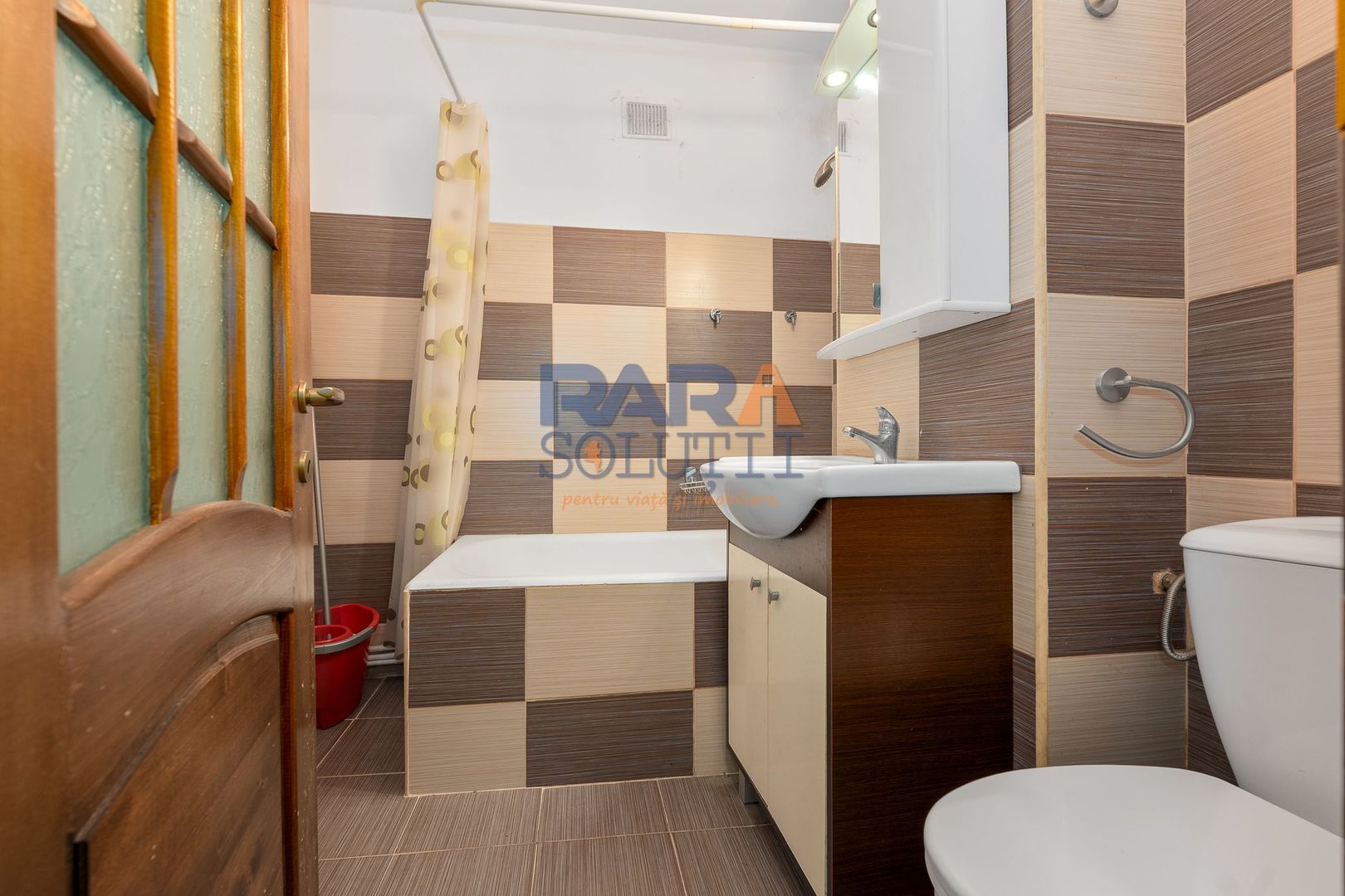 Apartament cu 3 camere, două băi, 77 mp - Poză 11