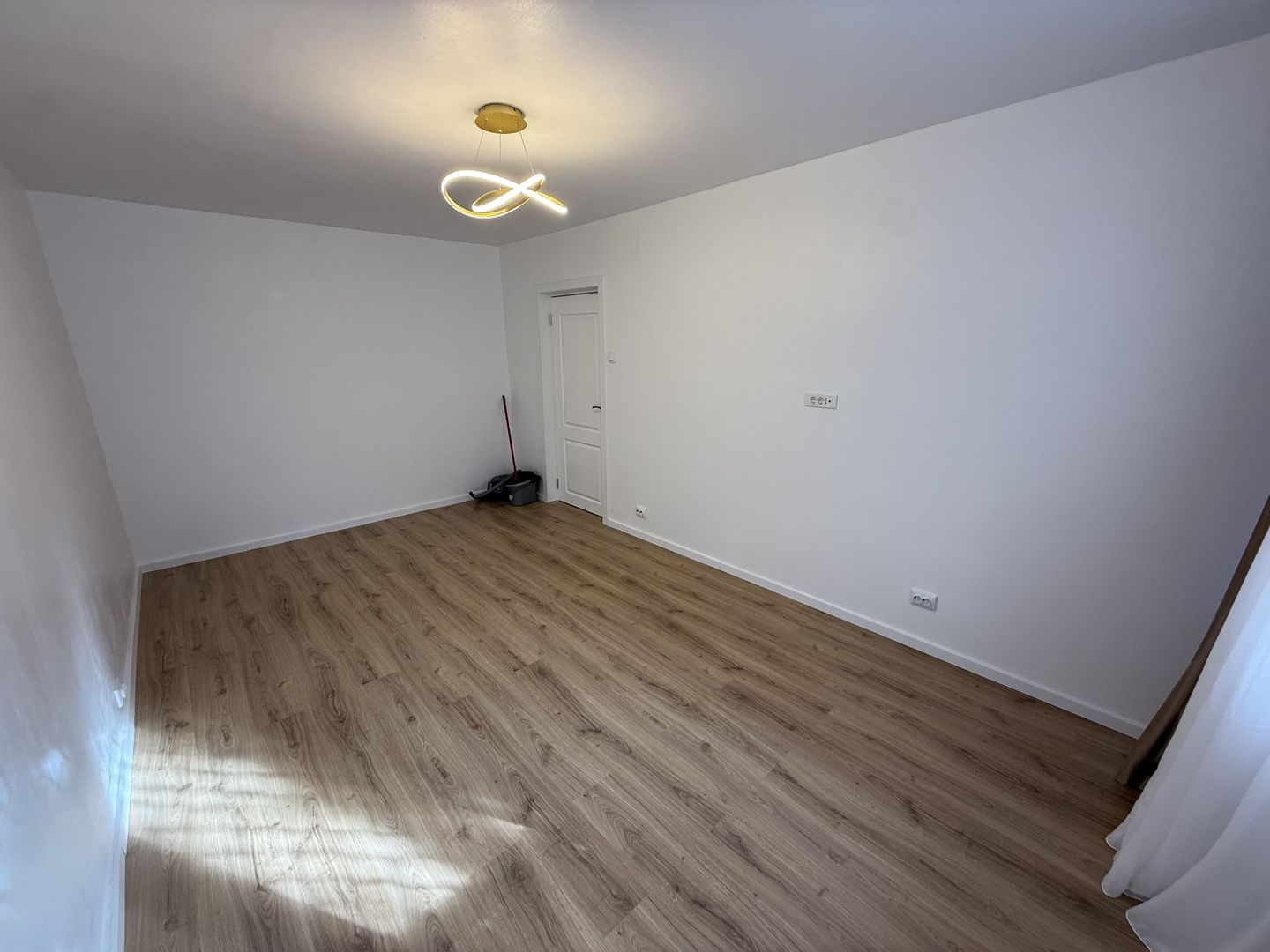 Garsoniera Renovata - Decomandata - Gorjului - Metrou 10 minute - Poză 4