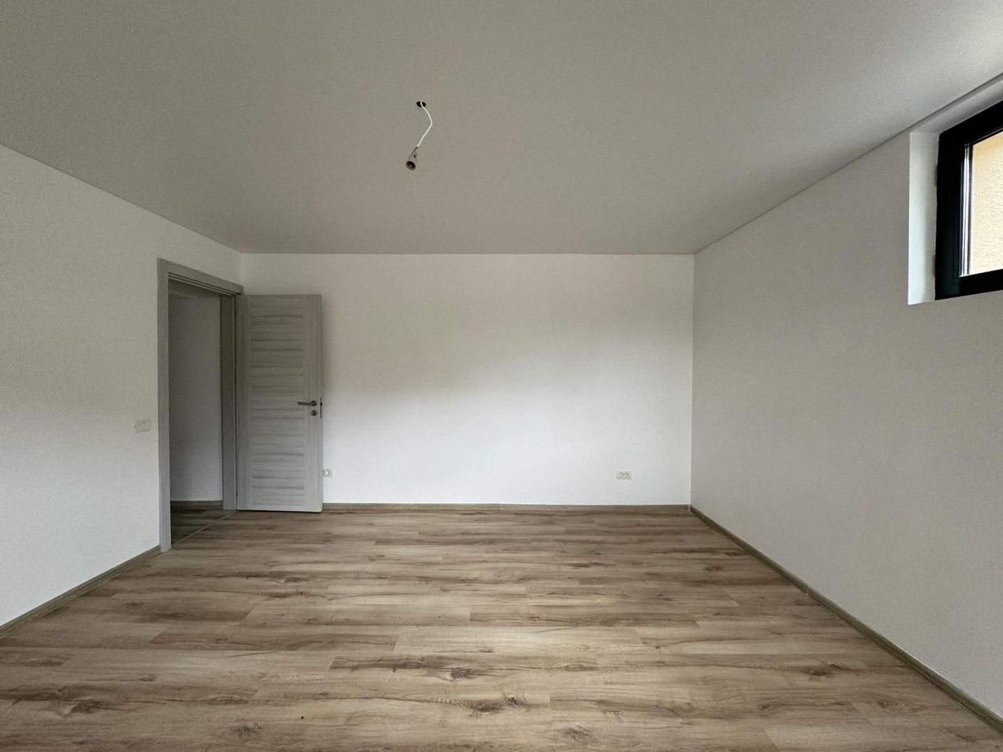 Garsonieră Luminoasa cu Balcon Spațios - Poză 3