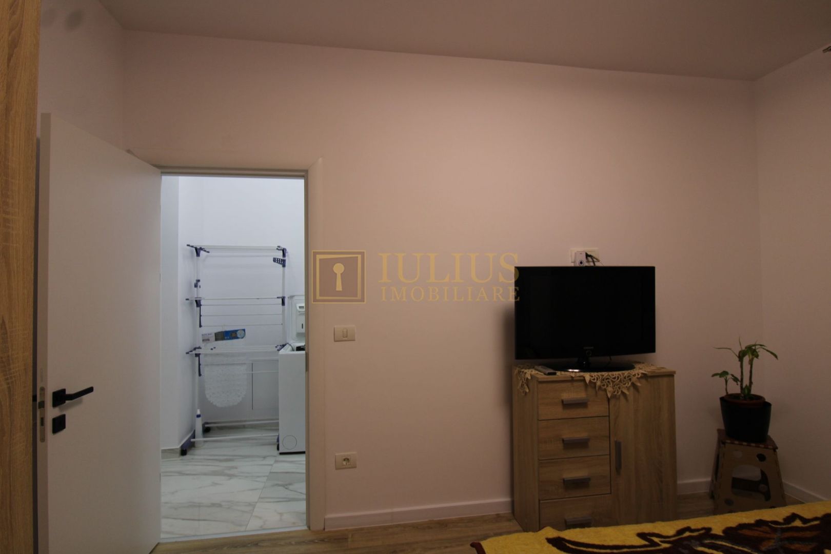 La parter, centrala proprie, incalzire in pardoseala. - Poză 7