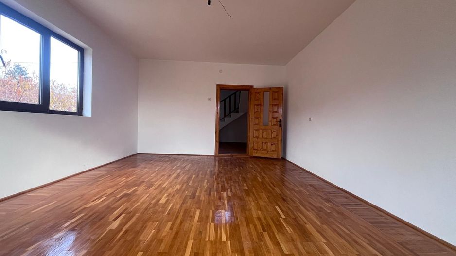 Vanzare casă spațioasă cu teren generos în Cândești Vale–jud Dambovita - Poză 6