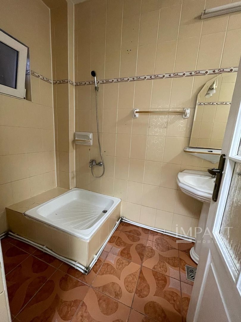 Spatiu comercial cu vad bun de inchiriat in zona centrală! - Poză 8