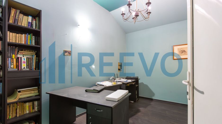 Clădire și teren pentru investiție, central Roman - Poză 51