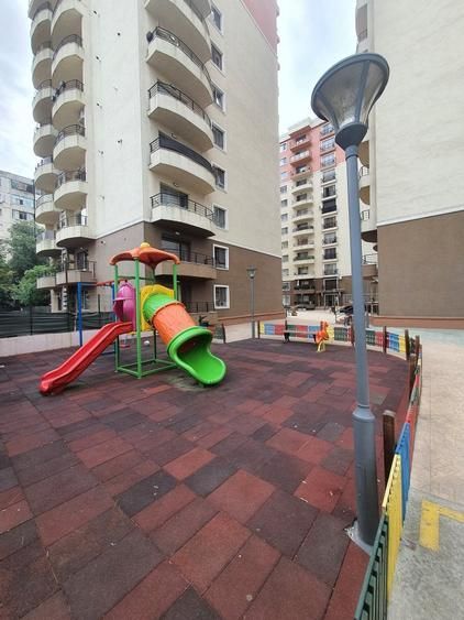 Apartament 3 camere lux, curte proprie 120 mp, parcare, piscină, pet friendly - Poză 3