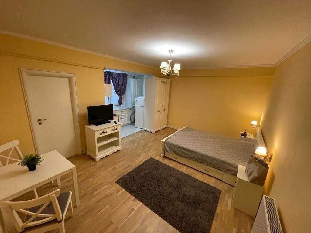 Inchiriere Garsonieră Decebal,  Etaj 1, Centrală Proprie - Poză 1