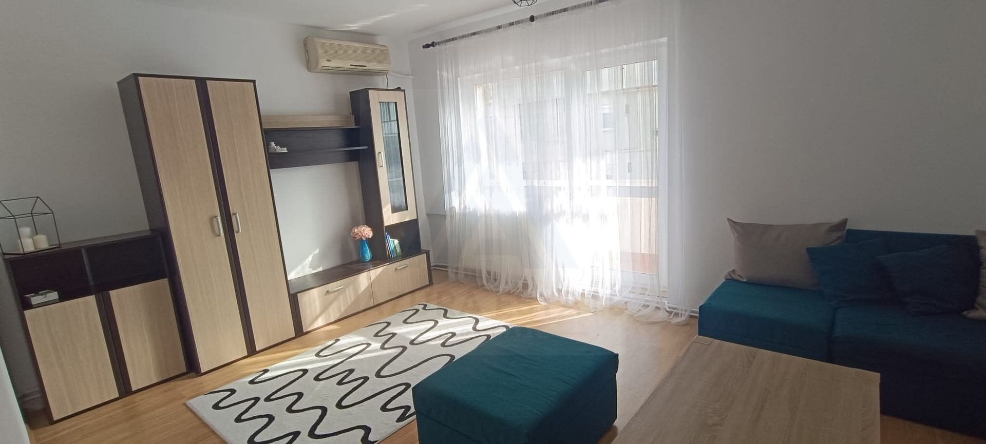 Apartament renovat 3 camere 66 mp utili 2 balcoane 2 bai zona Turnisor - Poză 2
