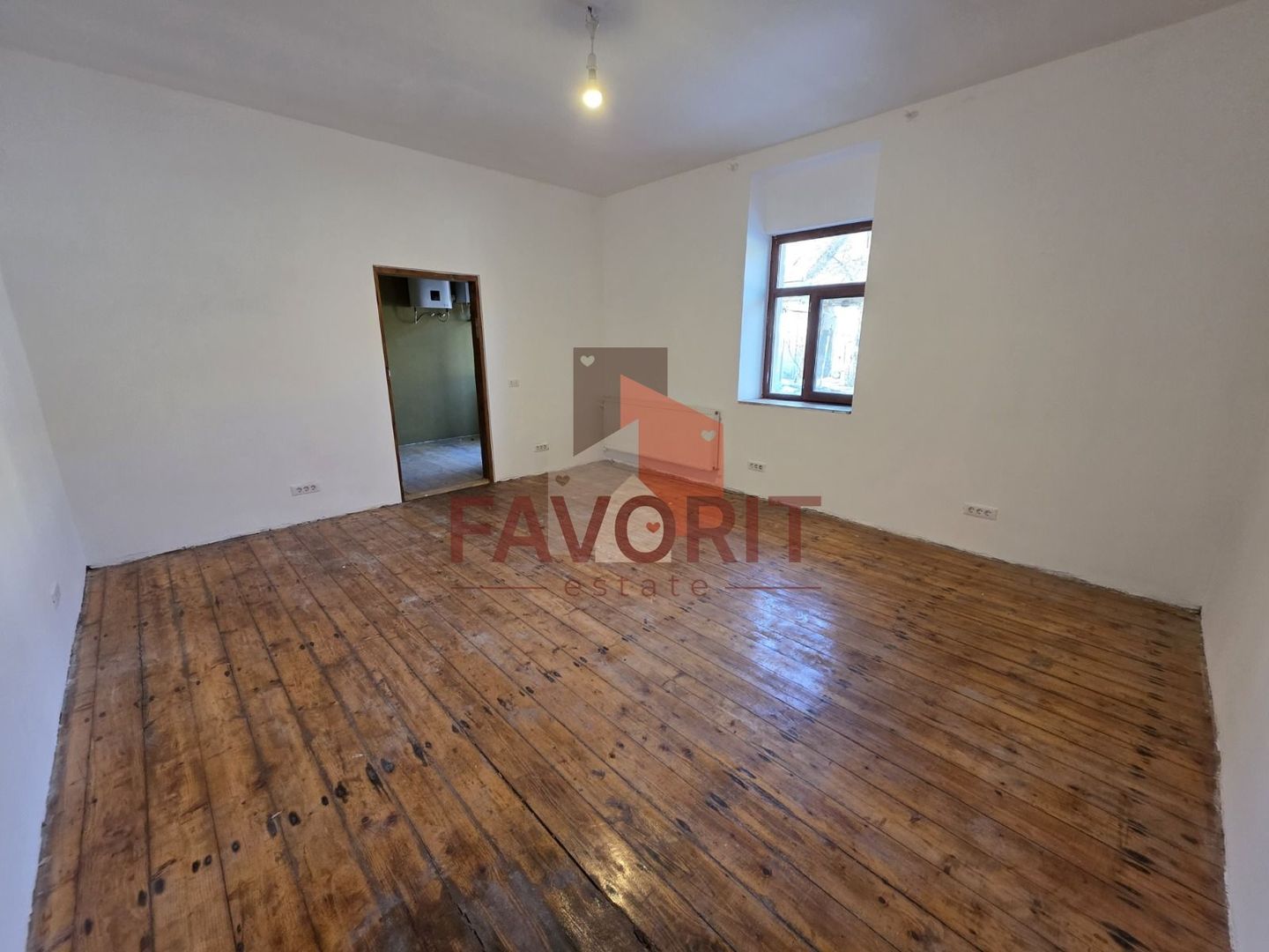 1 camera | centrala proprie | curte generoasa | zona excelenta | - Poză 1