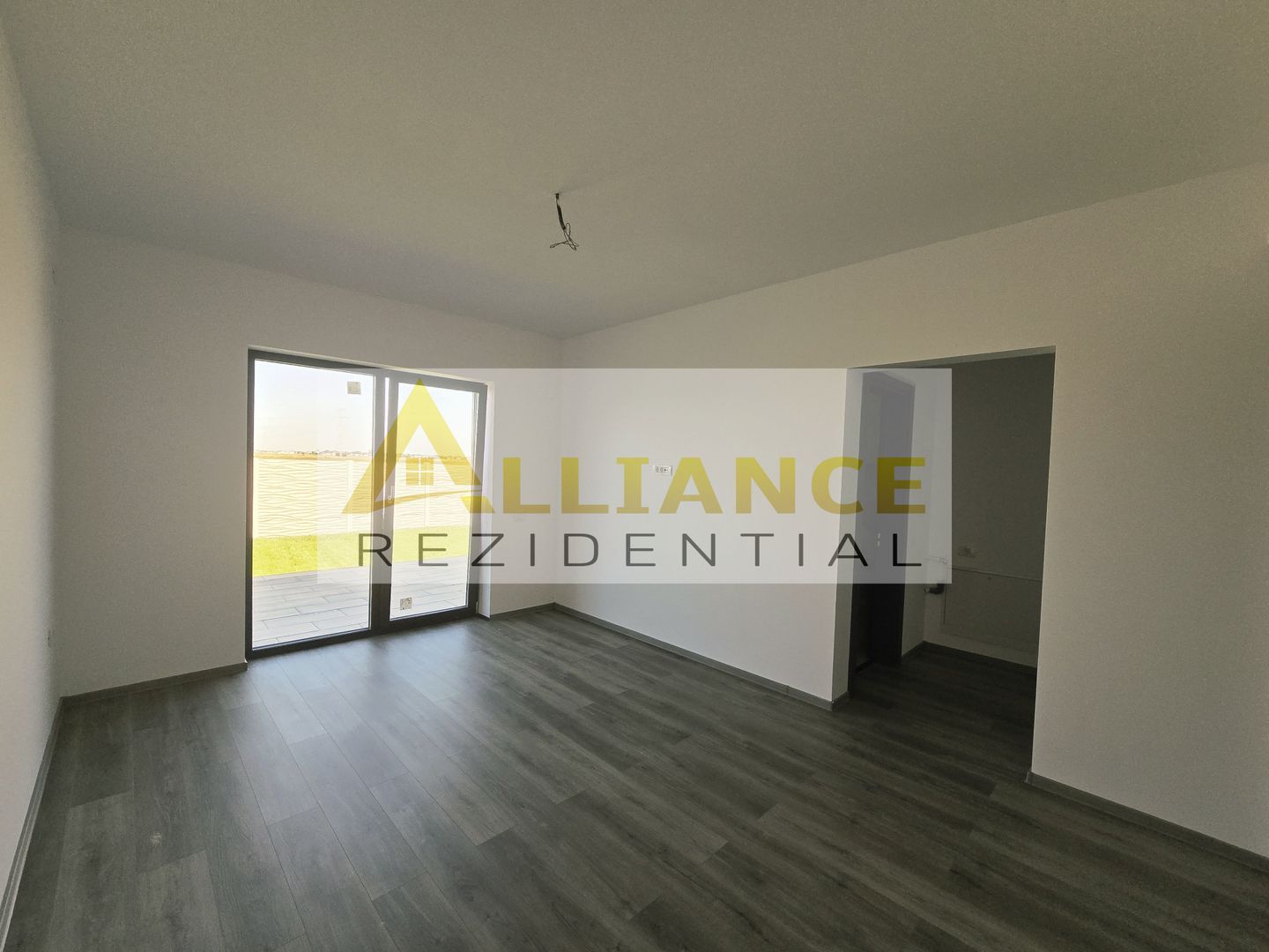 Casa moderna- 100m de autobuz-placa de beton-beci-aspensoare-gazon - Poză 6