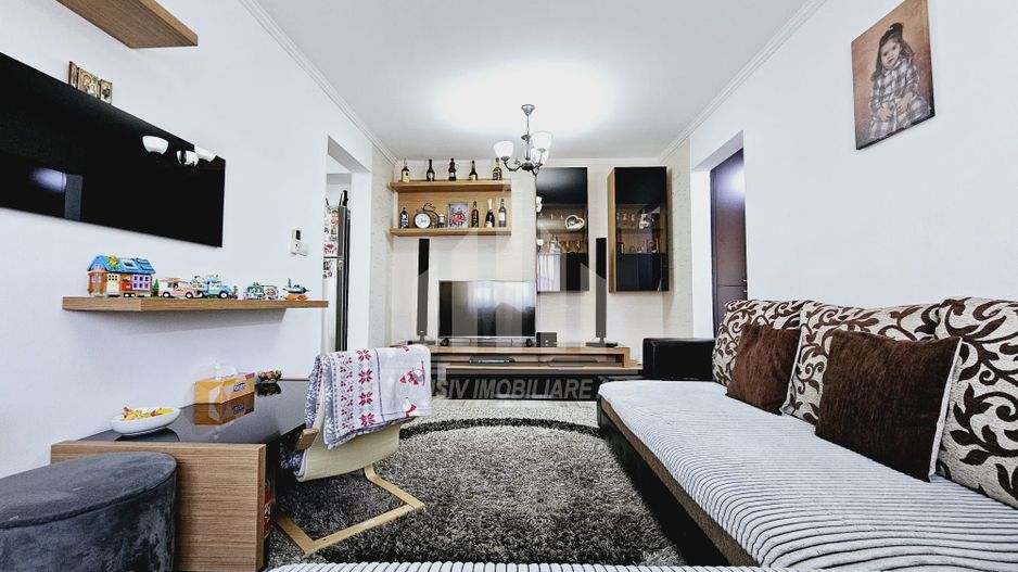 Apartament cu 3 camere de vanzare, Cetate - Poză 2