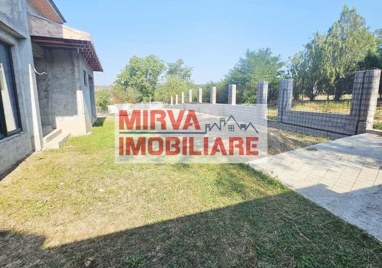 🏡 Vilă luminoasă, 4 camere, cu teren generos – Com. Plopu - Poză 13
