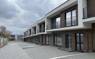 Vânzare, townhouse, 2 nivele, 3 camere, strada Prieteniei, Grătiești - Poză 2