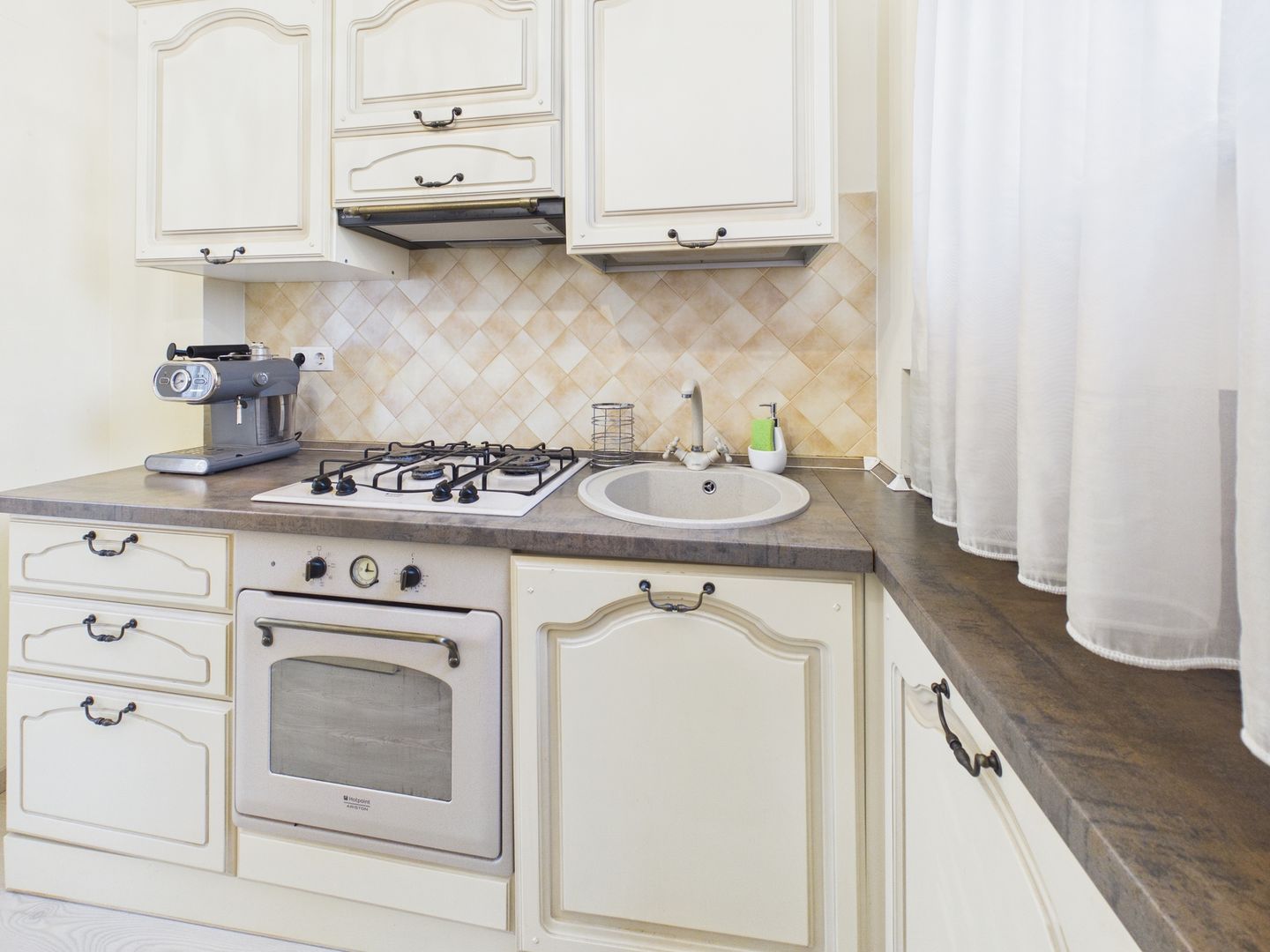 Apartament cu 3 camere langa parcul Cismigiu la 2 min de Metrou Izvor - Poză 19