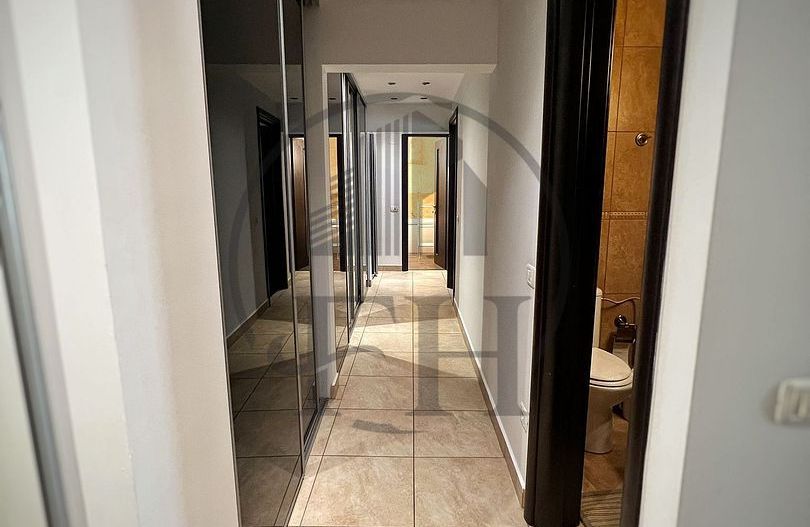 SOLD / VANDUT Apartament cu 4 camere de vânzare în zona Casa de Cultura - Poză 2