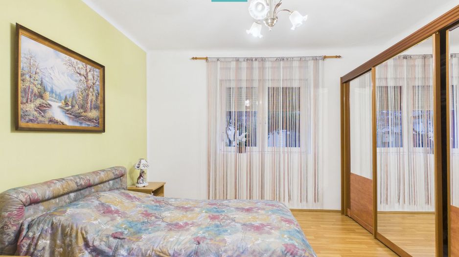 Casă 2 corpuri și 5 camere ultracentral în Curtici - Poză 3