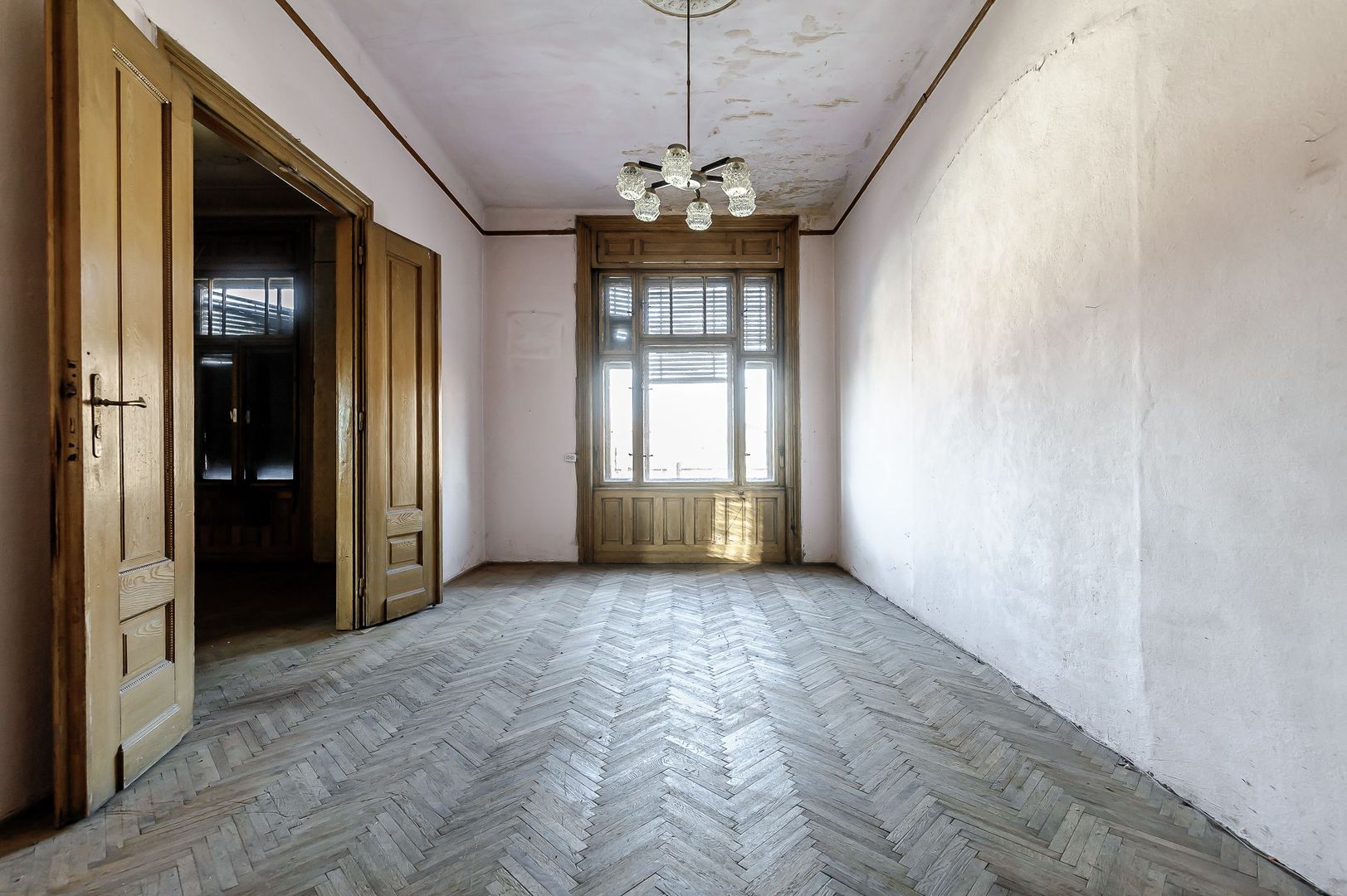 VÂNDUT! Apartament cu 4 Camere în Palatul Bohuș, Arad - Poză 6
