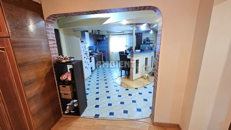 Apartament cu 4 camere, mobilat și utilat, zona TRAIAN; - Poză 7