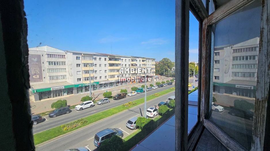 Apartament cu 4 camere, etaj 3, nerenovat, zona ULTRACENTRALA; - Poză 12