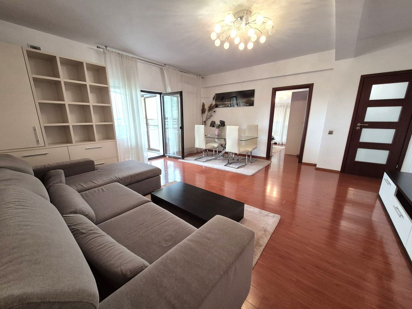 Apartament 3 camere, zona Bazilescu-Jiului. - Poză 2