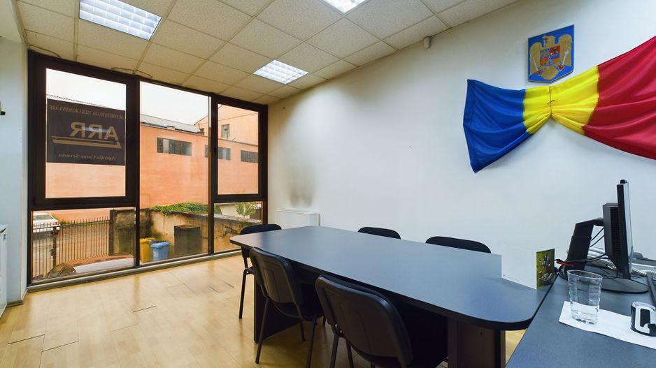 Clădire de birouri cu chiriași existenți - Poză 6