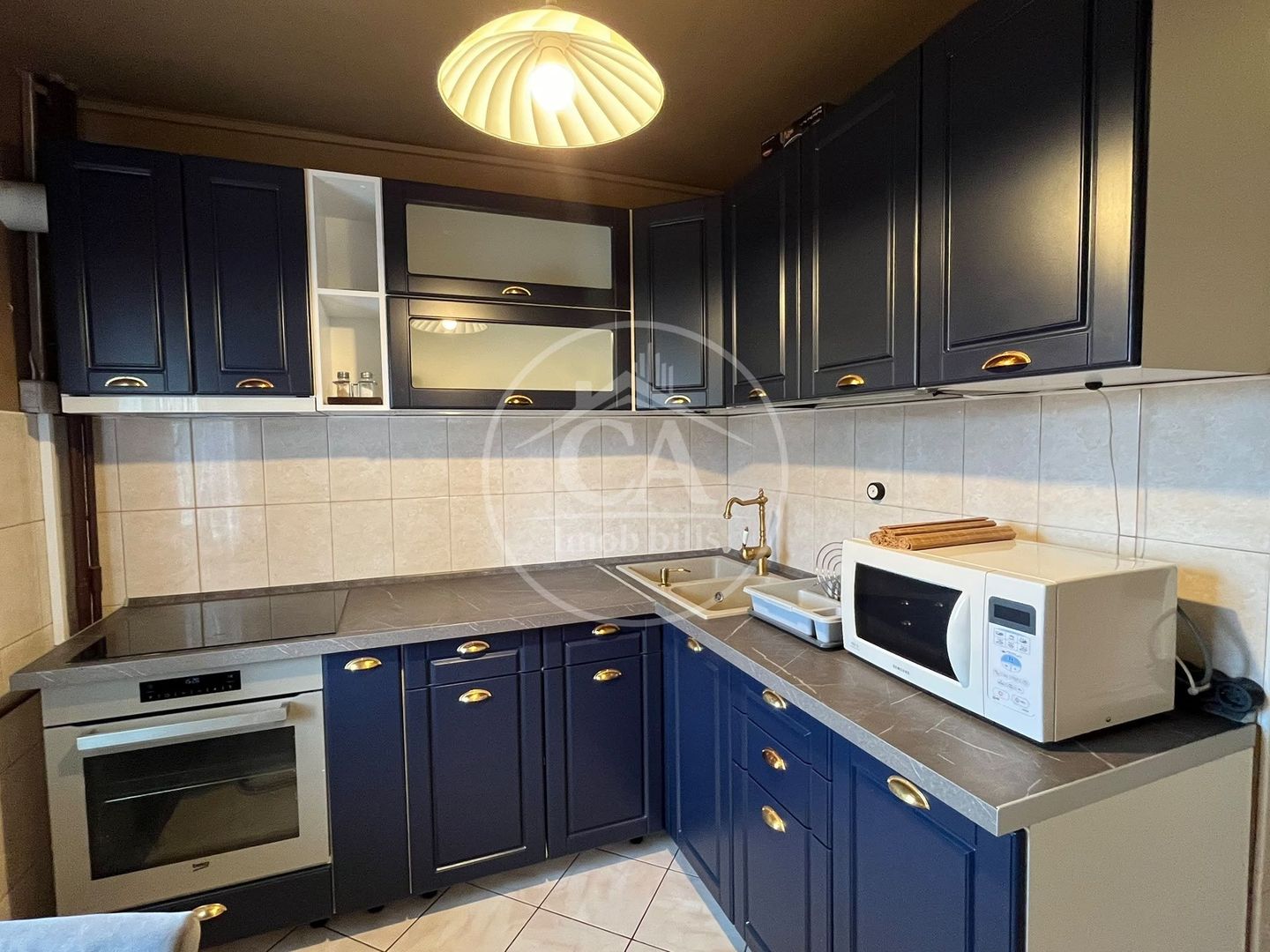 Apartament de închiriat cu 3 camere în zona ultracentrală, Oradea - Poză 8
