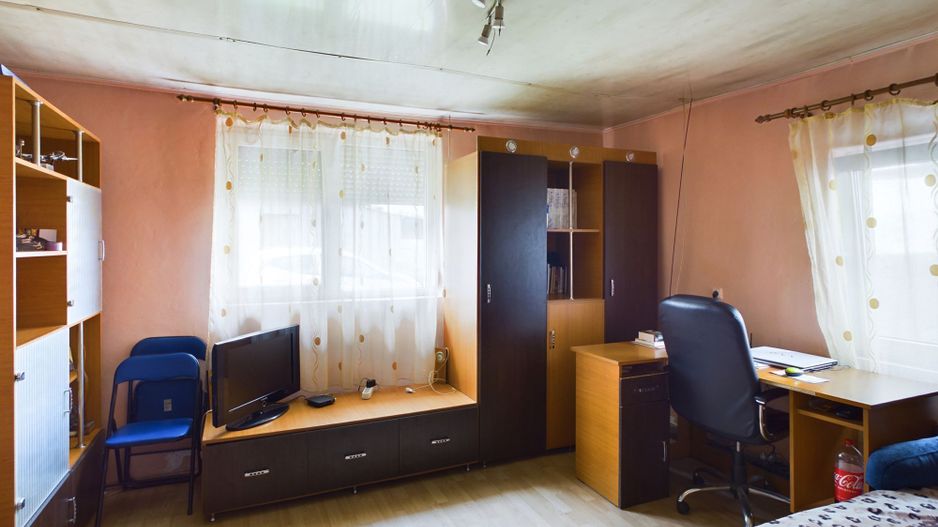 Casă cu 4 camere în Bujac. - Poză 5