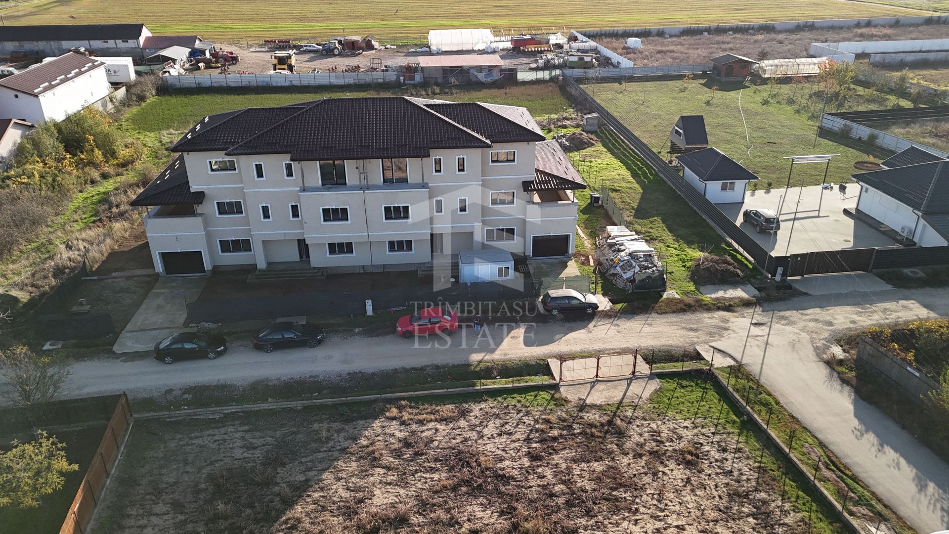 Case cu suflet – 455 mp utili + teren 1.000 mp Bălăceanca - Poză 1