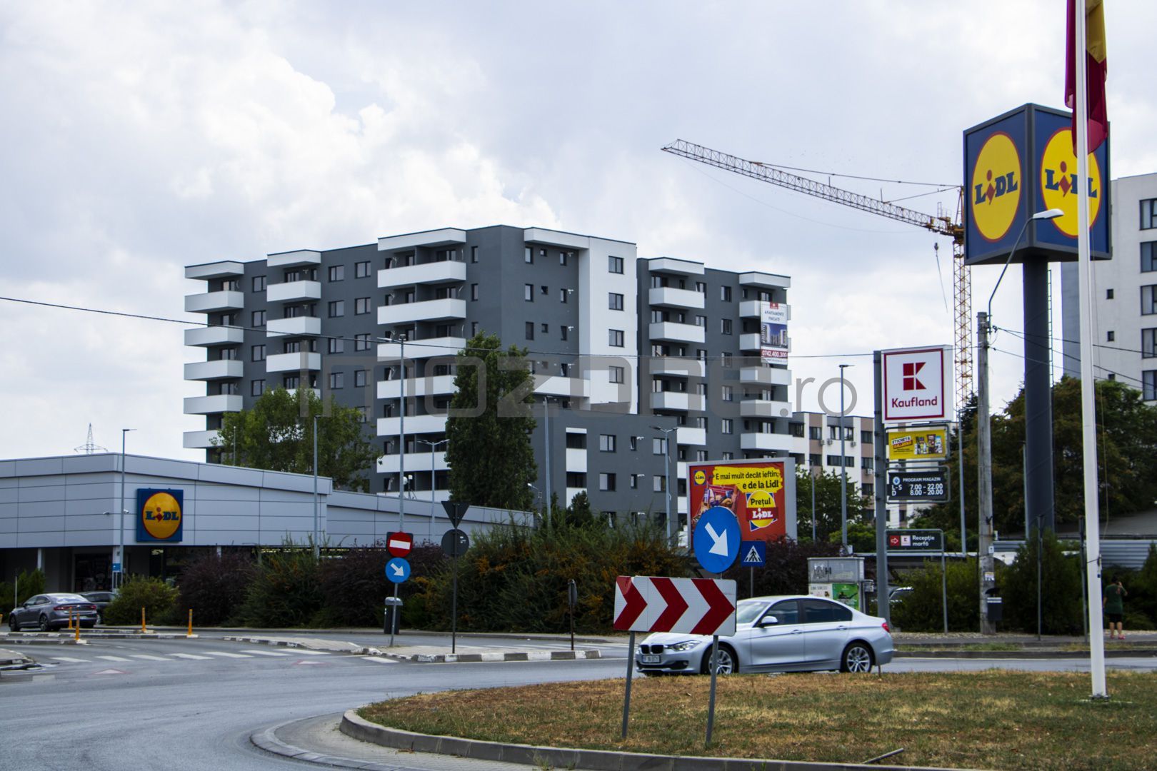 Apartament cu 3 Camere, Bucatarie Inchisa, 2 Bai, Doua Balcoane, langa Metrou - Poză 1