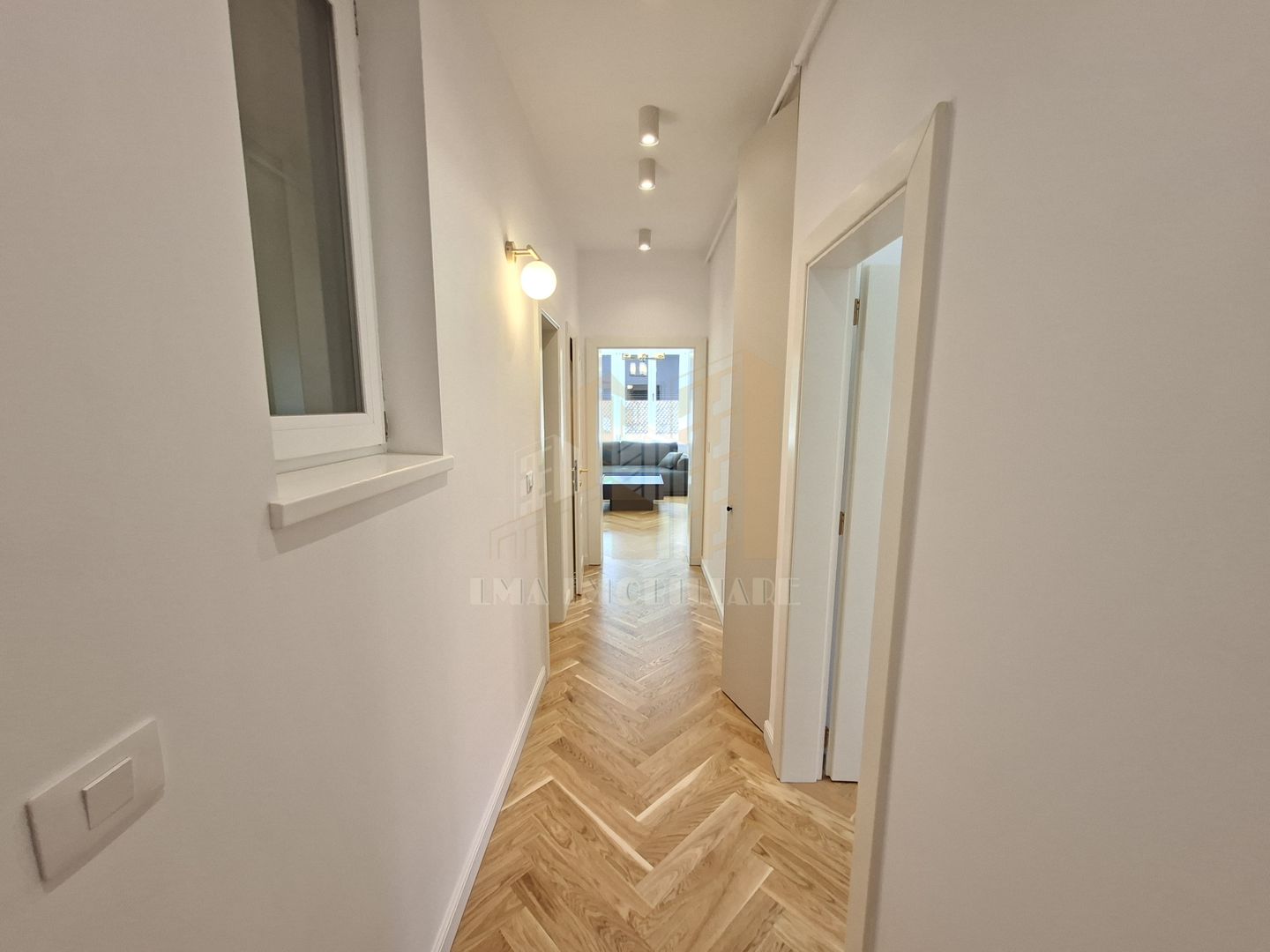 Apartament 3 camere Poarta Schei Brasov - Poză 2