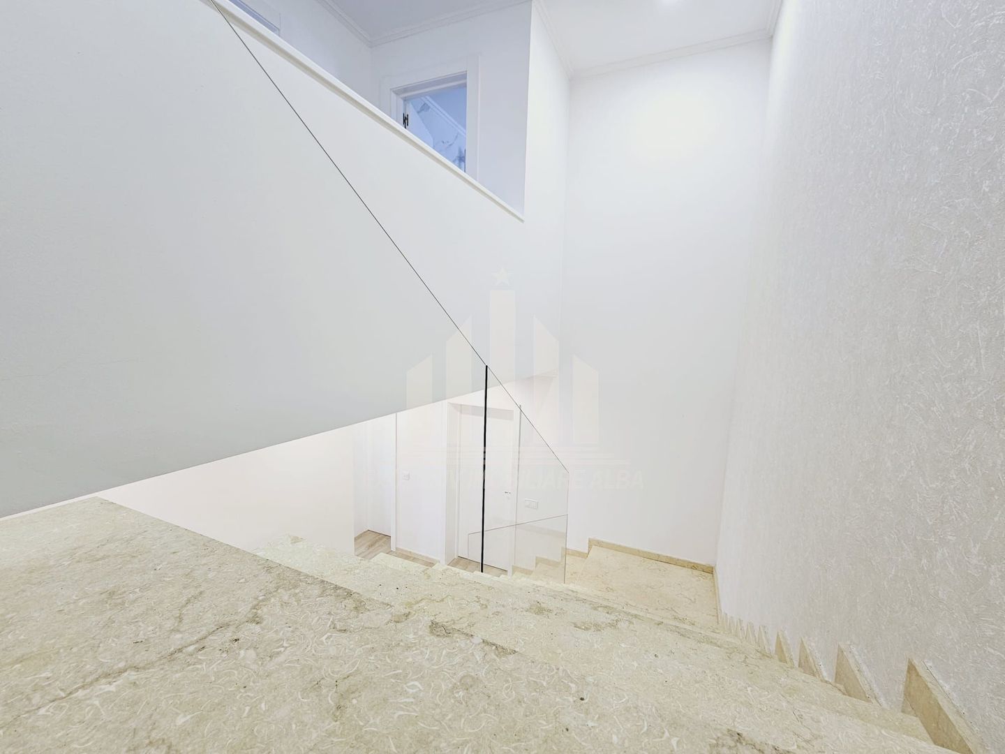 Casa tip duplex cu mobila de bucatarie, Dealul Furcilor - Poză 6