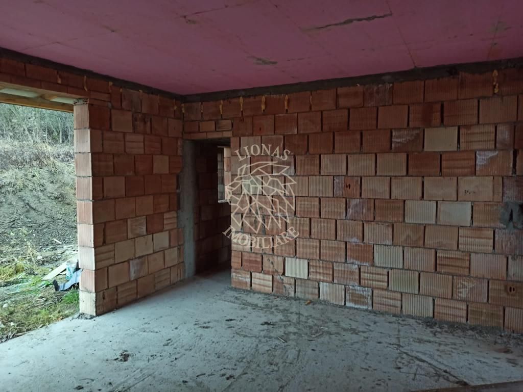 Casa la rosu 212 mp-terasa 25 mp-balcon 11 mp-teren 1034 mp-Teaca - Poză 5