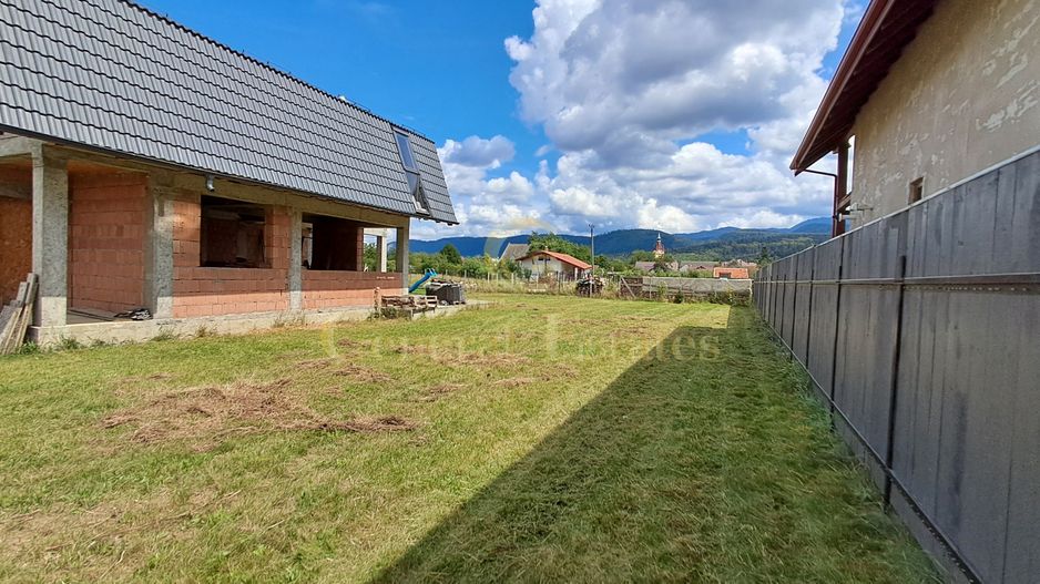 Casa moderna la rosu in Cristian - Poză 6