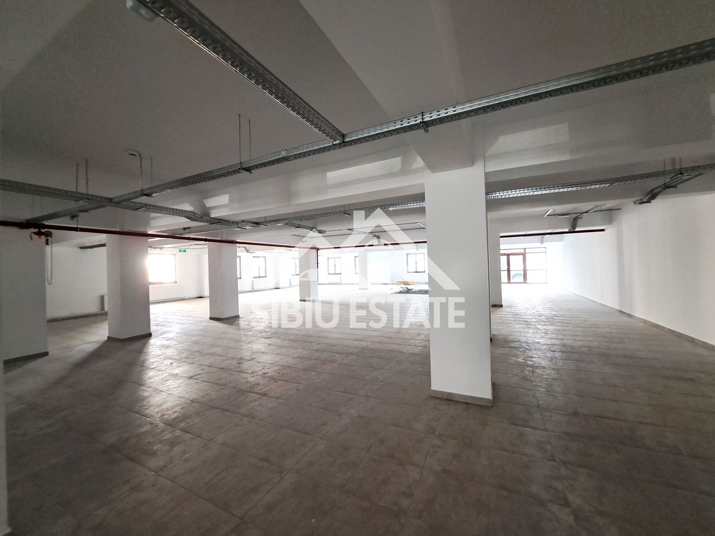 Spatiu comercial 600 mp vitrine la strada, dublu acces - Poză 12