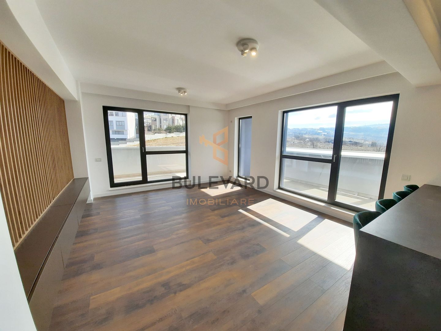 Apartament ultrafinisat de 80 mp + terase 32 mp, parcare subterana! - Poză 2