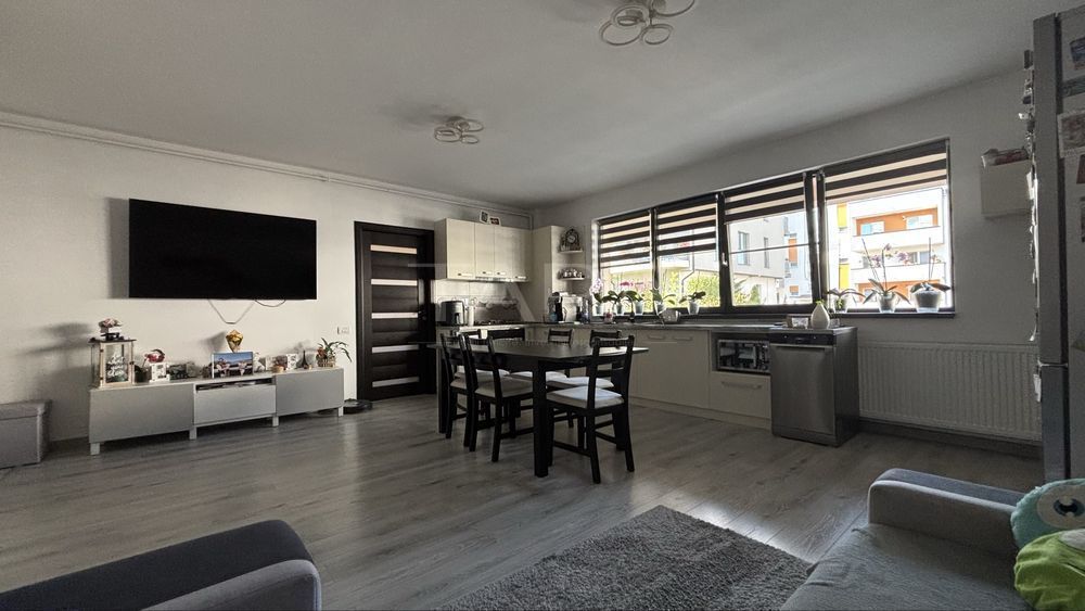 Apartament cu 3 camere, 70 mp, ansamblu cu drum privat. - Poză 3