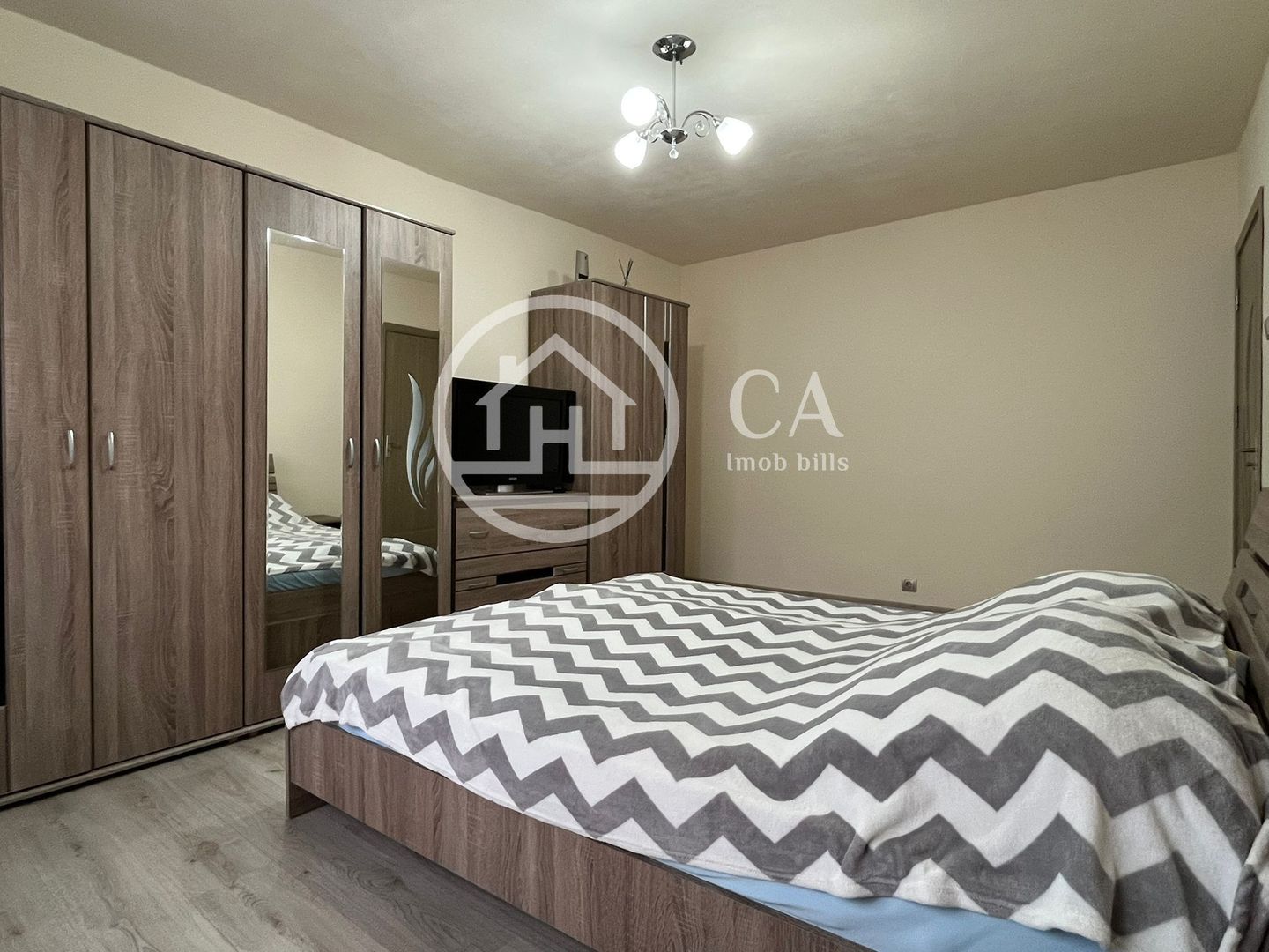 Apartament de vânzare cu 3 camere in zona centrală Beiuș, Bihor - Poză 2