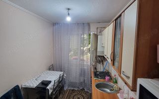 De vanzare apartament cu 3 camere - Poză 2